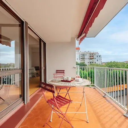 Sixties 64 2 Bedrooms With A Balcony And Parking In Apartment *