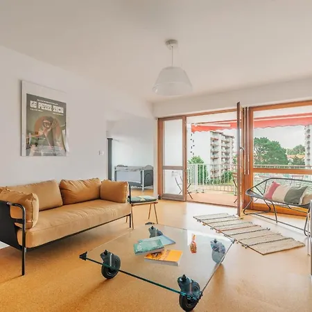 Apartment Sixties 64 2 Bedrooms With A Balcony And Parking In Biarritz