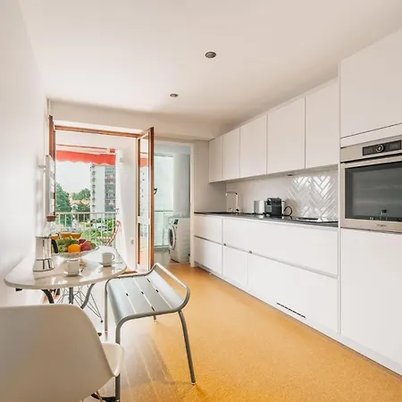 Sixties 64 2 Bedrooms With A Balcony And Parking In Appartement Biarritz