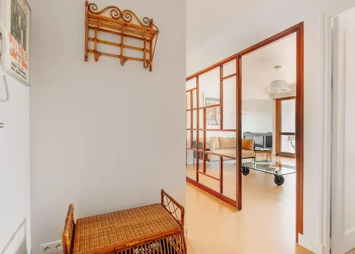 Sixties 64 2 Bedrooms With A Balcony And Parking In *