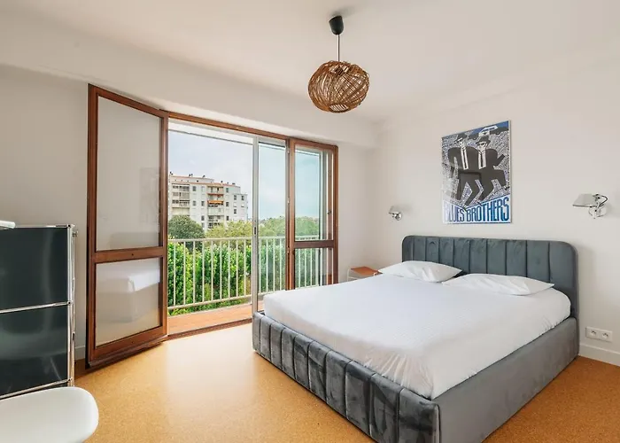 Sixties 64 2 Bedrooms With A Balcony And Parking In Appartement *