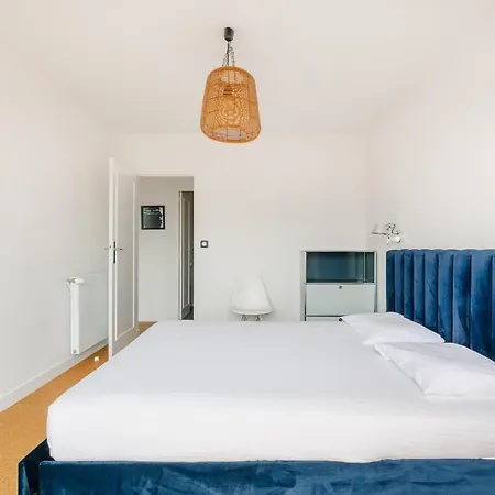 Sixties 64 2 Bedrooms With A Balcony And Parking In Biarritz