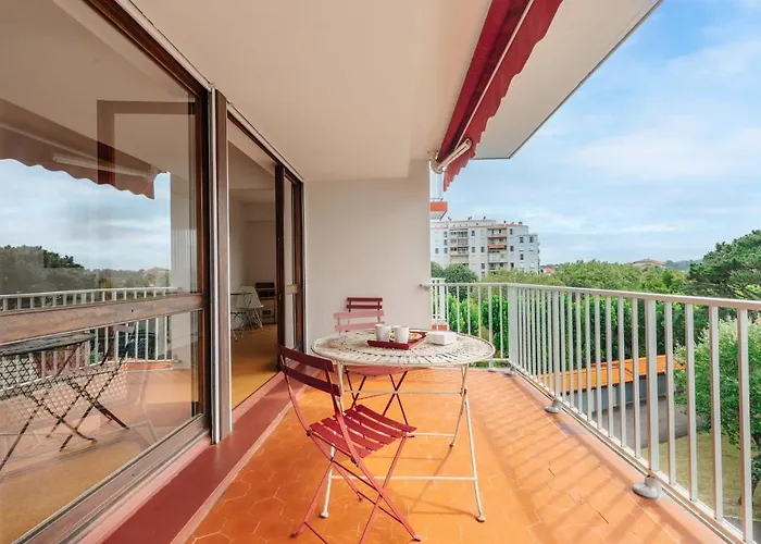 Sixties 64 2 Bedrooms With A Balcony And Parking In Appartamento *